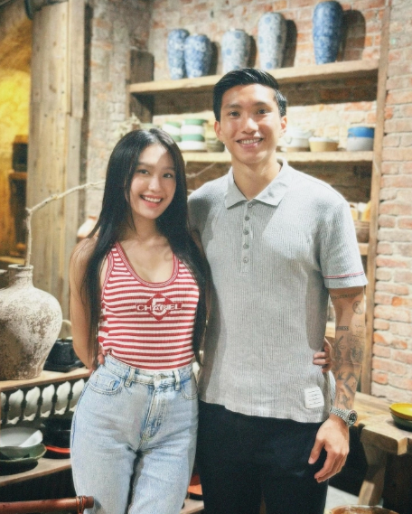 Cụ thể, một tài khoản đặt ra câu hỏi: “Bạn ấy thích mình, mình quý và xem bạn ấy là bạn tốt nhưng người yêu của mình không thích”.