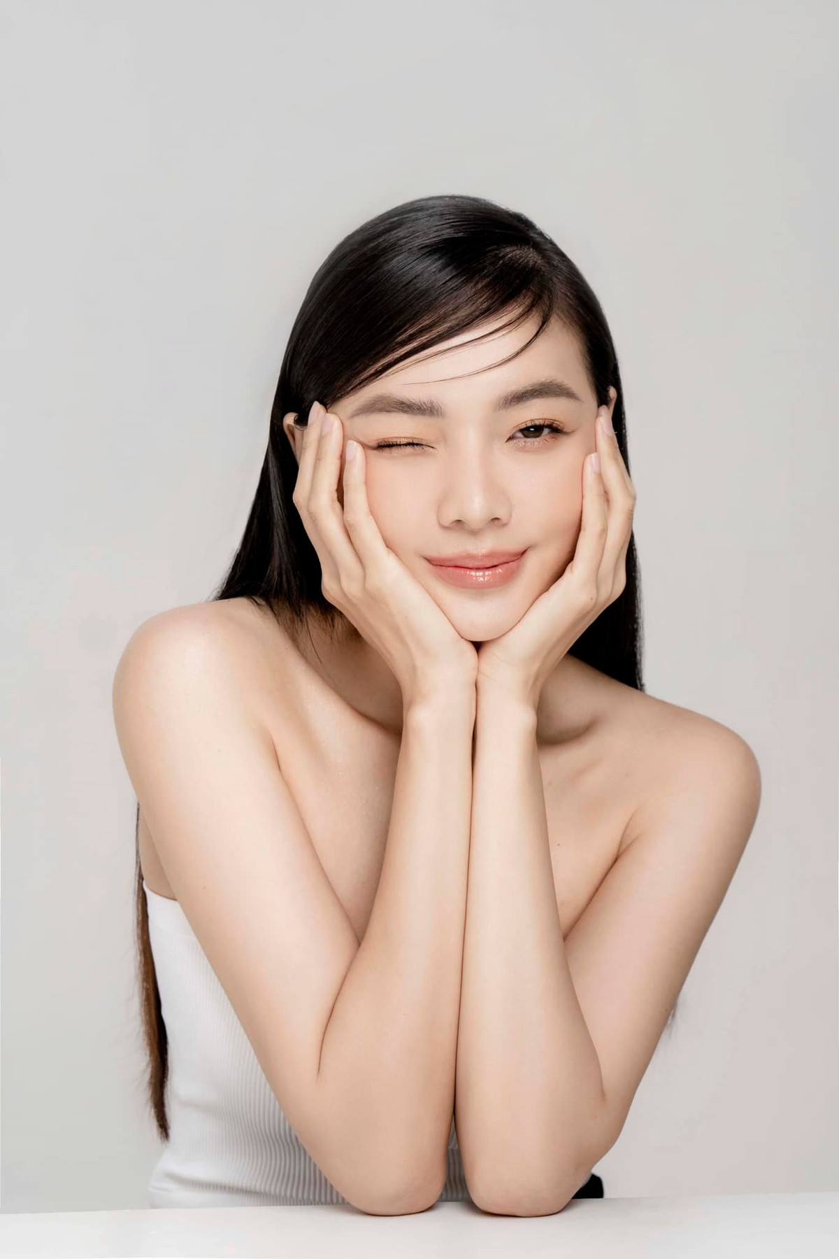 Hiện tại, cô nàng đang sở hữu tài khoản Instagram và TikTok hàng chục ngàn lượt theo dõi. Tại đây Thu Thảo chia sẻ những chuyến vi vu khắp chốn, những khoảnh khắc hàng ngày.