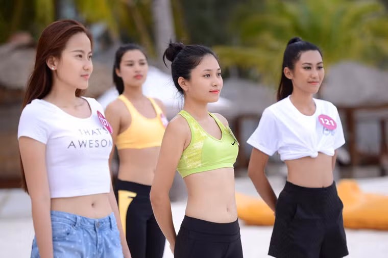 “Nữ hoàng tôc độ” cũng không quên dành nhiều lời nhận xét các thí sinh Hoa hậu Hoàn vũ Việt Nam 2015 thân thiện, xinh đẹp và năng động. 