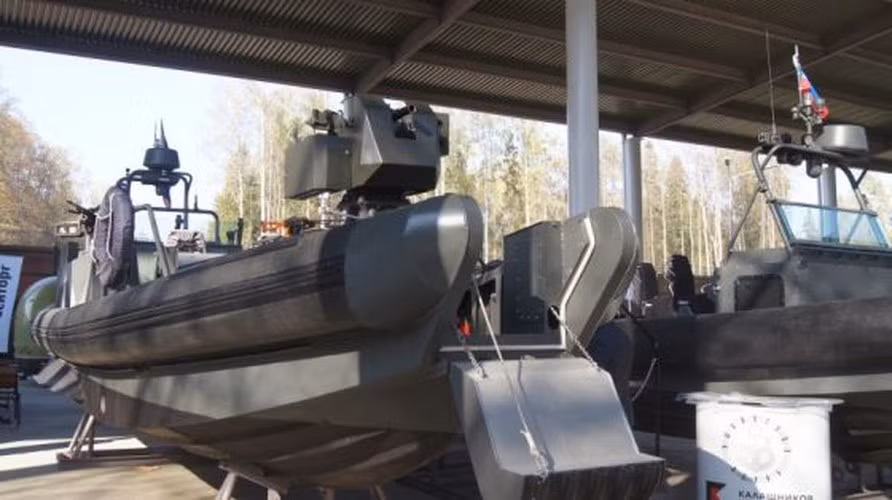 Theo thông tin từ nhà thiết kế, xuồng tấn công tốc độ cao Dự án 02450 BK-10 được thiết kế để vận chuyển quân nhân, vũ khí và trang thiết bị đặc biệt hoặc các loại hàng hóa khác.