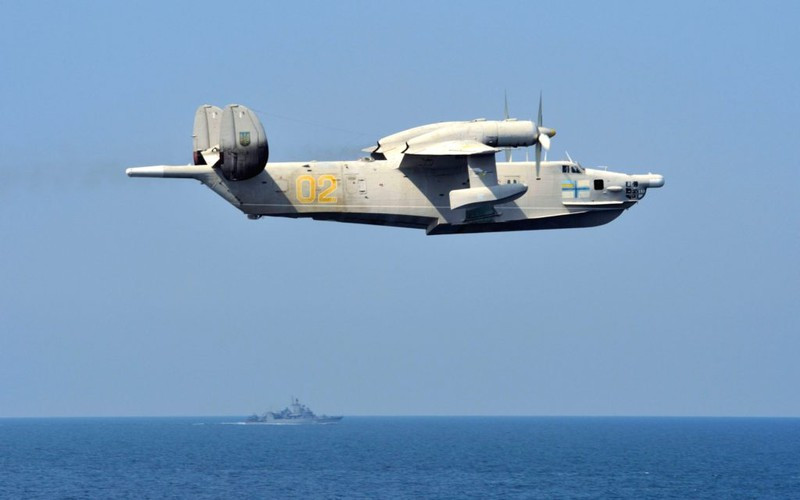 Nhưng thật đáng ngạc nhiên, mới đây hải quân Ukraine đã công bố hình ảnh cho thấy họ phục hồi thành công chiếc thủy phi cơ săn ngầm trên.