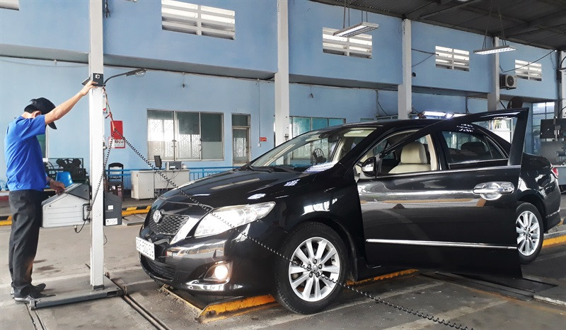 Mao danh nhan vien dang kiem lua lay tien “gia han kiem dinh”