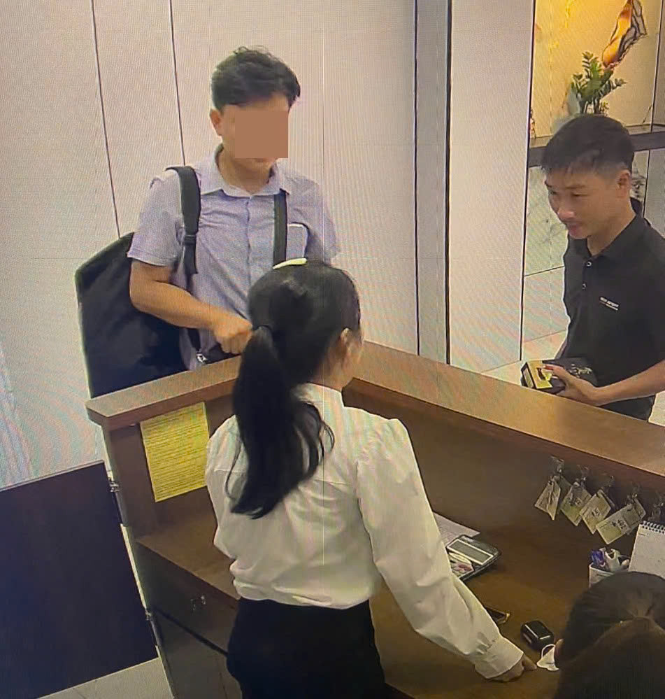 Truy bắt nhóm cướp giả danh công an, còng tay, trùm đầu tài xế - Hình 5 Truy bat nhom cuop gia danh cong an, cong tay, trum dau tai xe-Hinh-5