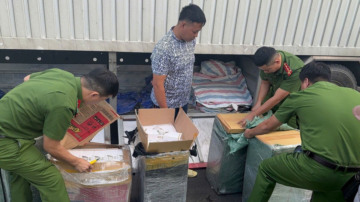 Đà Nẵng: Bắt quả tang xe tải chở hàng ngàn bao thuốc lá lậu Da Nang: Bat qua tang xe tai cho hang ngan bao thuoc la lau