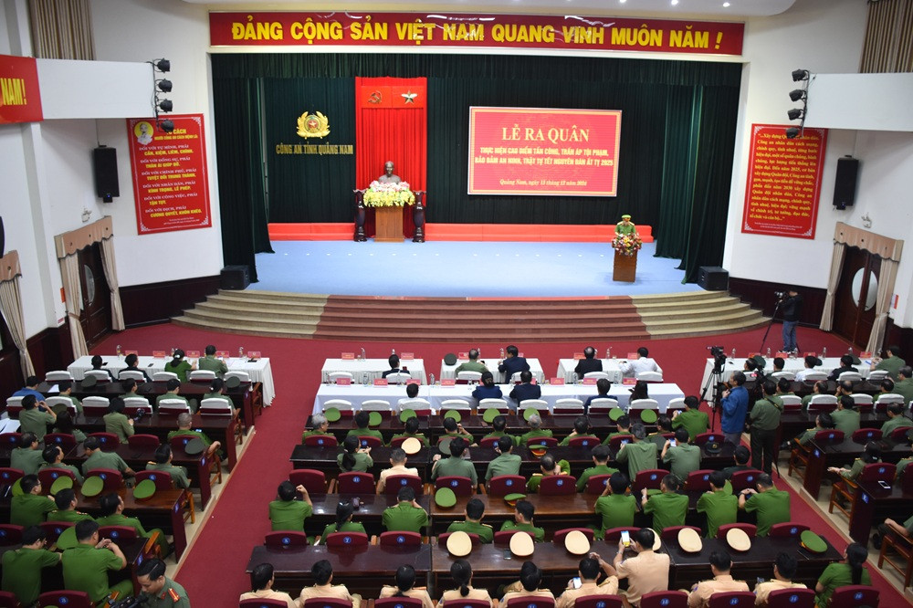 Công an Quảng Nam ra quân bảo đảm ANTT Tết Nguyên đán Ất Tỵ Cong an Quang Nam ra quan bao dam ANTT Tet Nguyen dan At Ty