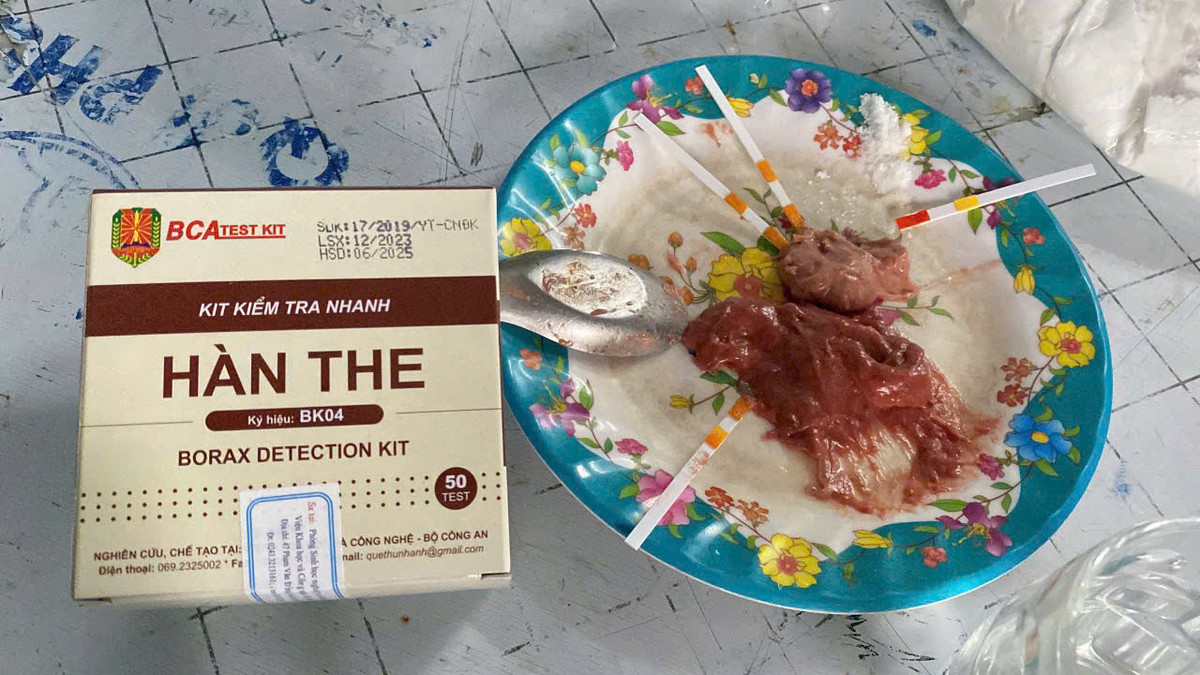 Sản xuất chả có hàn the, chủ cơ sở bị bắt - Hình 3 San xuat cha co han the, chu co so bi bat-Hinh-3