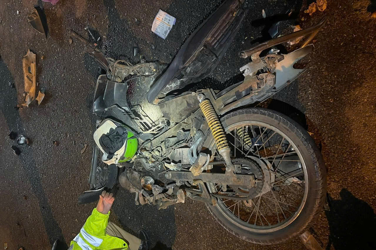 Đã tìm được tài xế rời khỏi hiện trường sau va chạm với xe máy Da tim duoc tai xe roi khoi hien truong sau va cham voi xe may