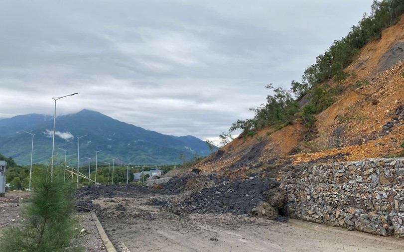 Sạt, trượt bùn đất gây tắc đường vành đai nghìn tỷ tại Đà Nẵng Sat, truot bun dat gay tac duong vanh dai nghin ty tai Da Nang