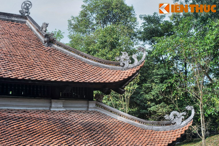 Để tưởng nhớ ân đức của Bà Triệu và các tướng sĩ, nhân dân đã lập lăng mộ và đền thờ tại các địa điểm trước đây Bà cùng nghĩa quân đã chiến đấu và hy sinh.