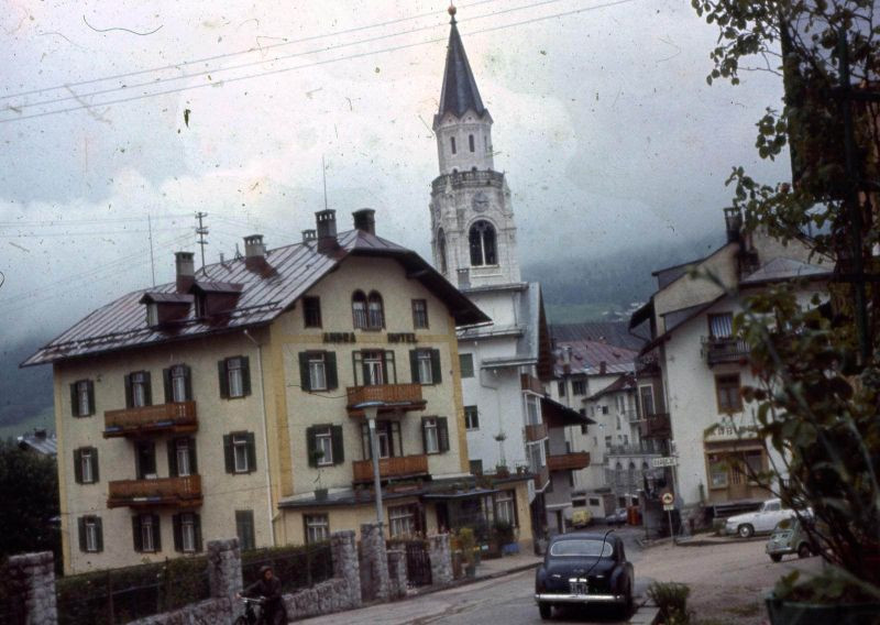 Quang cảnh ở thị trấn Cortina d'Ampezzo. Ảnh: Fraser Pettigrew Flickr.