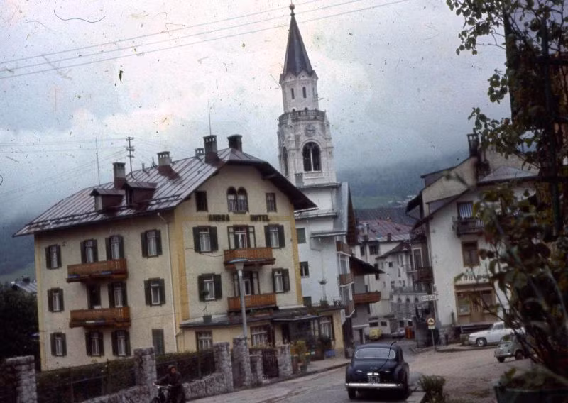 Quang cảnh ở thị trấn Cortina d'Ampezzo. Ảnh: Fraser Pettigrew Flickr.