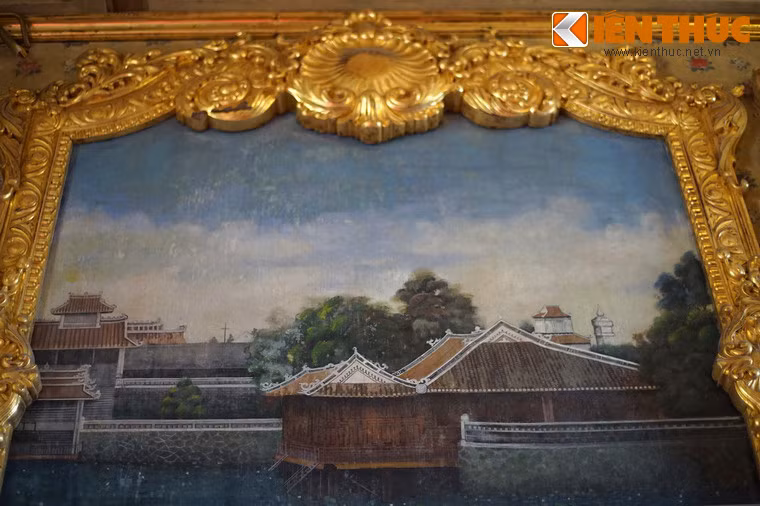 Màu chủ yếu ở cả 6 tranh là màu xanh diễn tả cây, màu lam của trời và nước, màu nâu của mái ngói và màu xám của cấu trúc gạch.