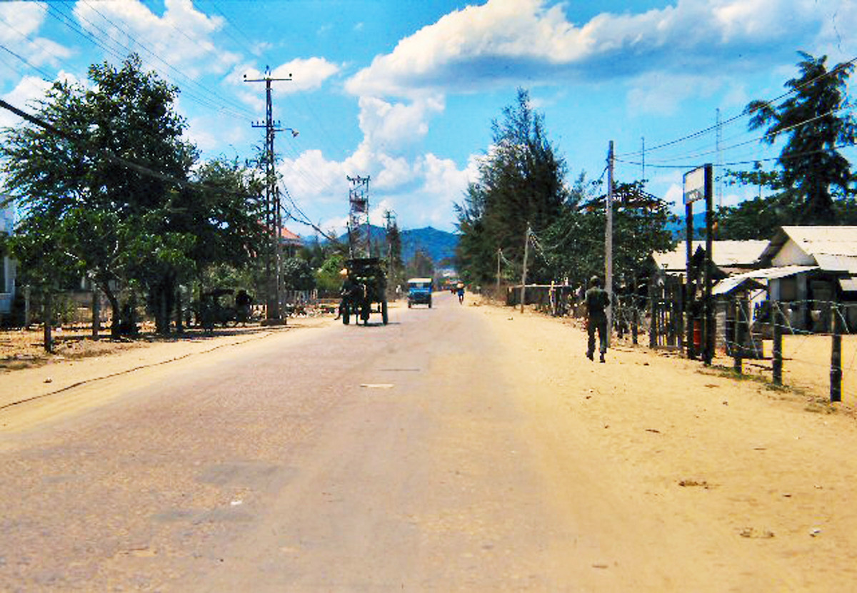 Đường Lê Văn Duyệt, nay là đường Nguyễn Thiện Thuật. Ảnh: 459thsignal.org.