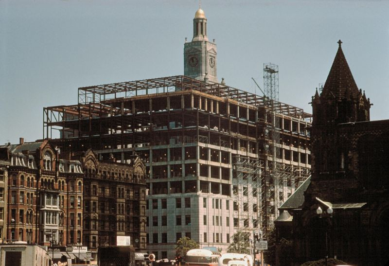 Tòa nhà New England Mutua đang được xây dựng, tháng 8/1962. Ảnh: Dick Leonhardt Flickr.