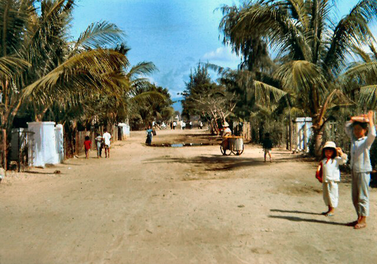 Trên đường Mỹ Linh. Ảnh: 459thsignal.org.