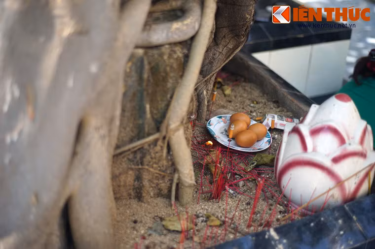 Nhiều trường hợp thề thốt trước mộ mà không giữ lời đã phải trả giá đắt, được người đời lưu truyền như lời răn về sự linh thiêng của khu mộ.