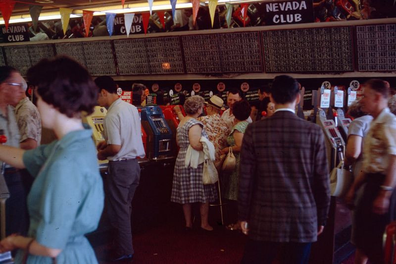Bên trong Câu lạc bộ Nevada, Las Vegas năm 1962. Ảnh: Vintag.