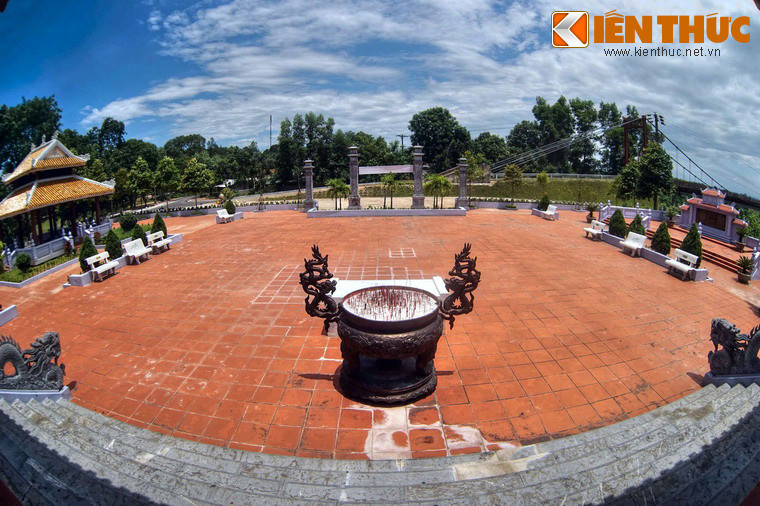 Nếu có dịp về thăm Nghĩa trang Liệt sĩ Trường Sơn, xin đừng quên thắp một nén hương ở Đền tưởng niệm Liệt sĩ Trường Sơn - Bến Tắt để tỏ lòng thành kính, tri ân trước linh hồn của những người đã ngã xuống ở vùng đất này.