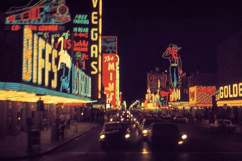 Buổi đêm trên đường Fremont, 1968. Ảnh: Vintag.