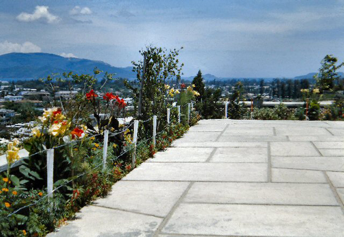 Khung cảnh nhìn từ tượng Phật Trắng. Ảnh: 459thsignal.org.