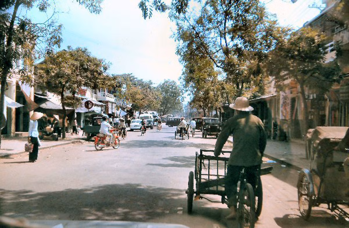 Xe xích lô trên đường phố Nha Trang. Ảnh: 459thsignal.org.