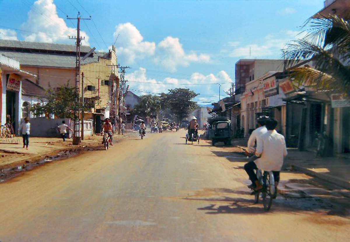 Gần rạp Minh Châu trên đường Công Quán, nay là đường Yết Kiêu. Ảnh: 459thsignal.org.