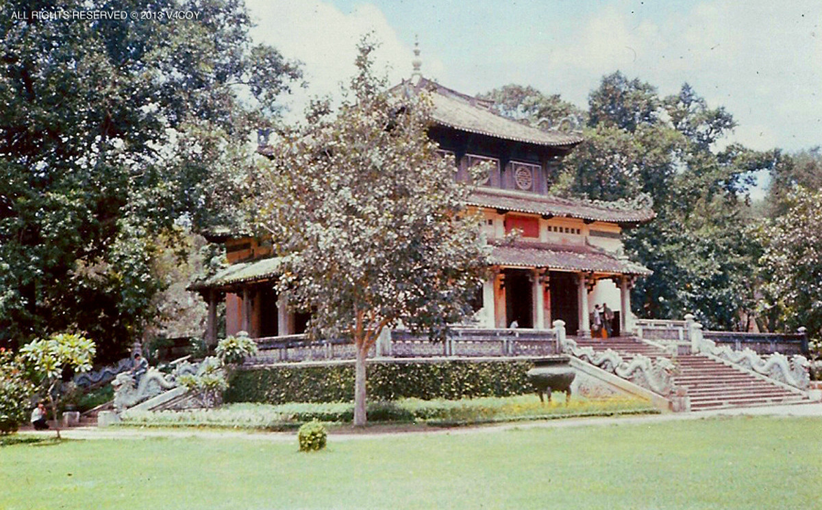 Đền Kỷ Niệm trong Thảo Cầm Viên, Sài Gòn năm 1969-1970 . Ảnh: V4coy.com.