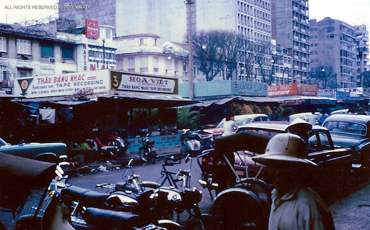 Trên đại lộ Nguyễn Huệ. Ảnh: V4coy.com.