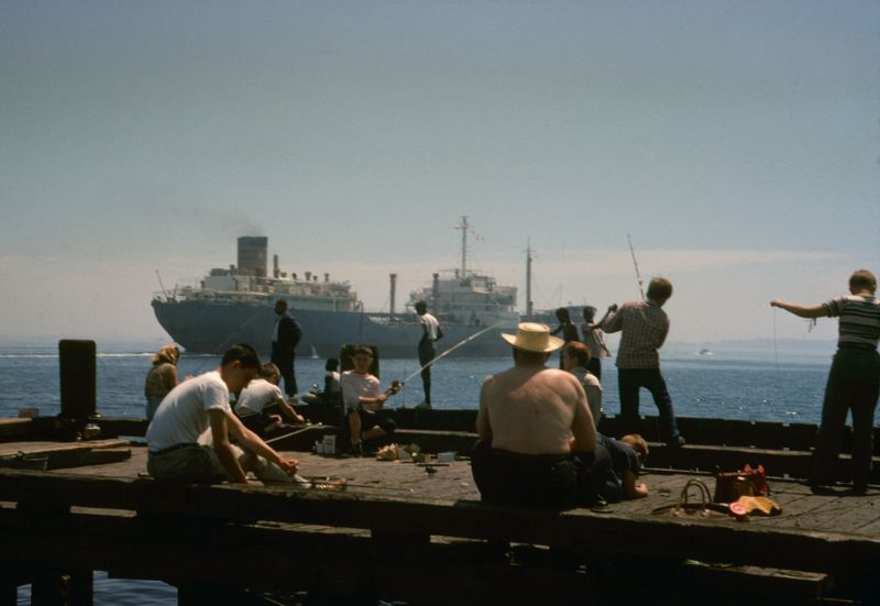 Trên cầu cảng của đảo Castle, tháng 6/1962. Ảnh: Dick Leonhardt Flickr.