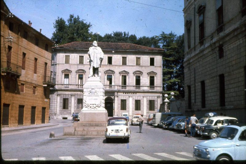 Tượng đài nhà cách mạng Giuseppe Garibaldi ở Vicenza. Ảnh: Fraser Pettigrew Flickr.