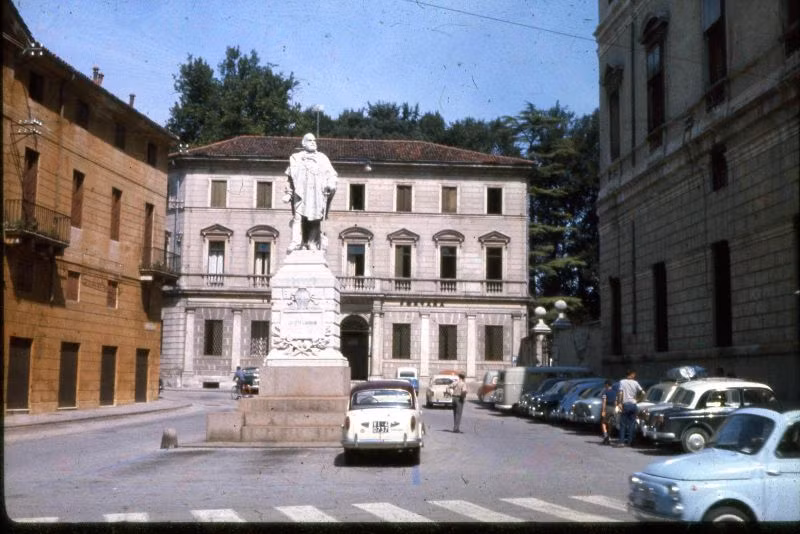 Tượng đài nhà cách mạng Giuseppe Garibaldi ở Vicenza. Ảnh: Fraser Pettigrew Flickr.
