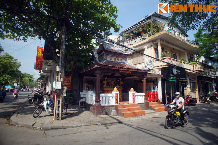 3. Nằm ở ngã tư đường Mai Thúc Loan - Lê Thánh Tông, trong Kinh thành Huế, miếu Âm Hồn là nơi thờ hàng ngàn người đã chết trong biến cố Thất thủ Kinh đô vào đêm ngày 22 rạng ngày 23 tháng 5 năm Ất Dậu, tức ngày 5/7/1885.