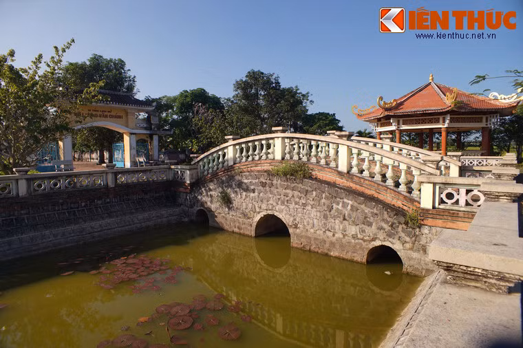 Vào dịp kỷ niệm 400 năm Phú Yên hình thành và phát triển (1611 - 2011), nhiều công trình trong khuôn viên lăng mộ Lương Văn Chánh đã được tôn tạo hoặc xây mới như cổng tam quan, lầu bát giác, cầu và hồ nước phong thủy.