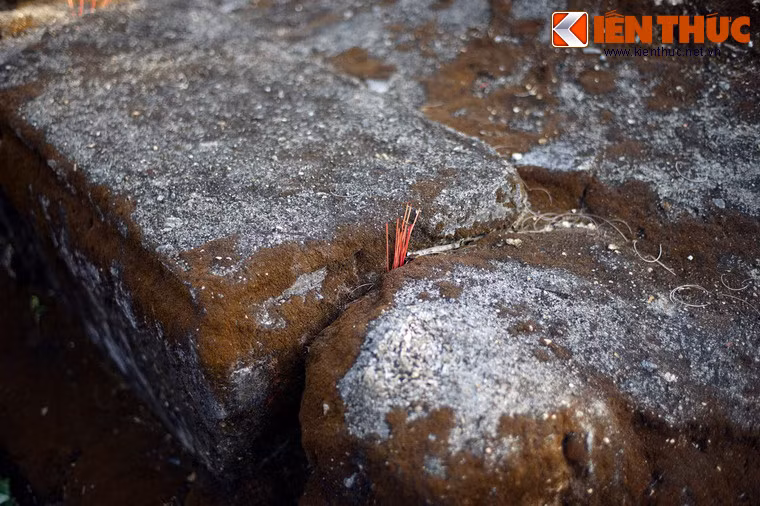 Sau khi mất, Lương Văn Chánh được tôn vinh là Thành Hoàng của vùng đất Phú Yên. Để tỏ lòng ghi nhớ công lao to lớn của ông, lăng mộ và đền thờ Lương Văn Chánh được xây dựng vào những năm 1630.