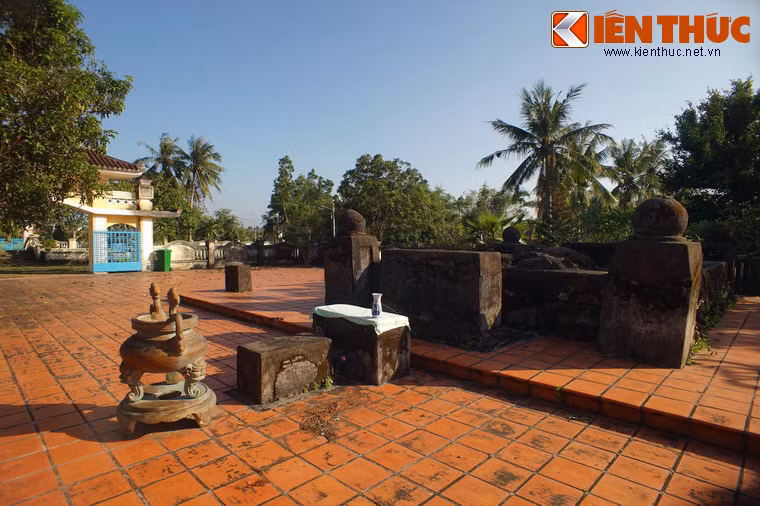 Cuối thế kỷ 16, Lương Văn Chánh theo chúa Nguyễn Hoàng vào mở mang vùng đất phương Nam. Do lập nhiều công lớn, ông được thăng chức “Đặc tiến Phụ quốc Thượng tướng quân”, sau đó được giao quyền điều hành huyện Tuy Viễn, trấn An Biên (nay thuộc tỉnh Bình Định).