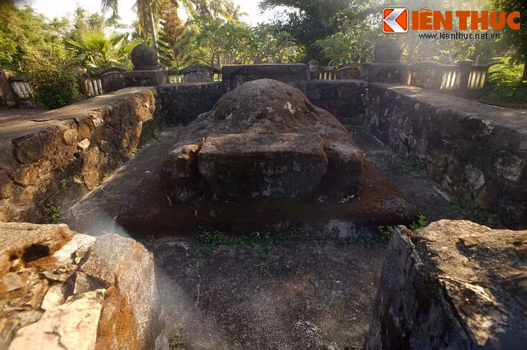 Trong khoảng thời gian từ năm 1578 - 1611, Lương Văn Chánh theo lệnh của chúa Nguyễn Hoàng đã chiêu mộ lưu dân từ các vùng Thanh - Nghệ - Tĩnh và Thuận Quảng đưa vào vùng đất nằm giữa đèo Cù Mông và Đèo Cả khẩn hoang, lập làng.