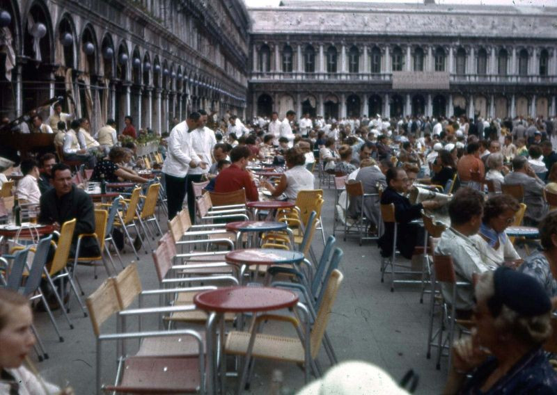 Quán cà phê tại quảng trường San Marco, thành phố Venice. Ảnh: Fraser Pettigrew Flickr.