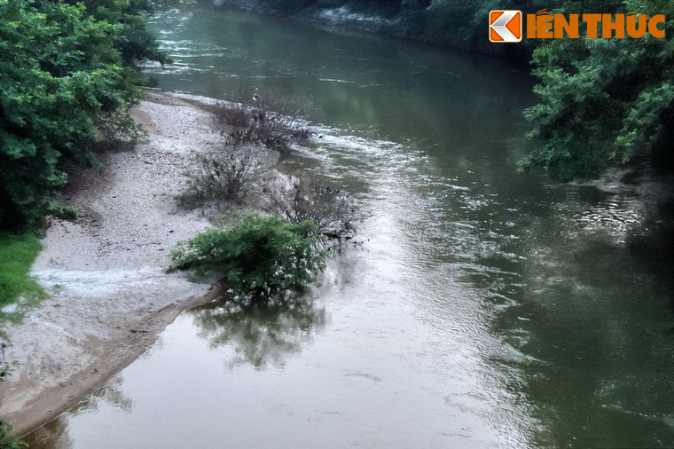 Trong cuộc kháng chiến chống Pháp, trên dòng sông này, dưới sự lãnh đạo của Trung ương Đảng và Chủ tịch Hồ Chí Minh, quân và dân ta đã làm nên chiến thắng sông Lô lịch sử năm 1947.