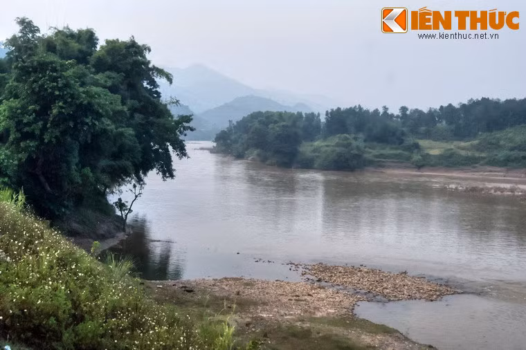 Với chiều dài 274 km, sông Lô là một trong năm con sông dài nhất ở miền Bắc Việt Nam (cùng sông Hồng, sông Đà, sông Cầu và sông Đáy).