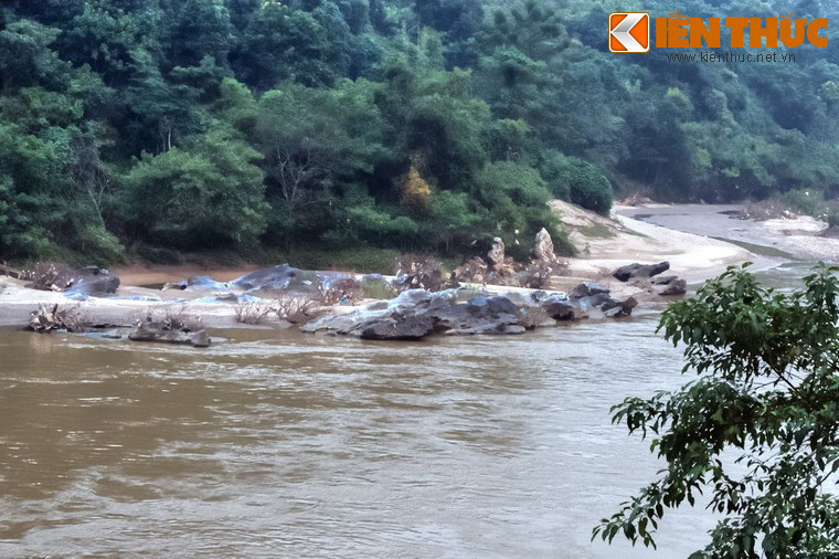 Những lời ca từ bản Trường ca sông Lô vừa làm toát lên vẻ đẹp hùng vĩ cua sông Lô, vừa mang âm hưởng của một giai đoạn lịch sử hào hào hùng của đại ngàn Việt Bắc.