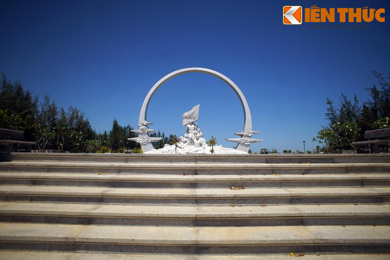 Được xây dựng nhằm tri ân 64 anh hùng, liệt sĩ hi sinh ở Gạc Ma năm 1988, Khu tưởng niệm bắt đầu khởi công từ năm 2015, chính thức khánh thành giai đoạn 1 vào ngày 15/7/2017, nhân lễ kỷ niệm 70 năm ngày Thương binh liệt sĩ Việt Nam.