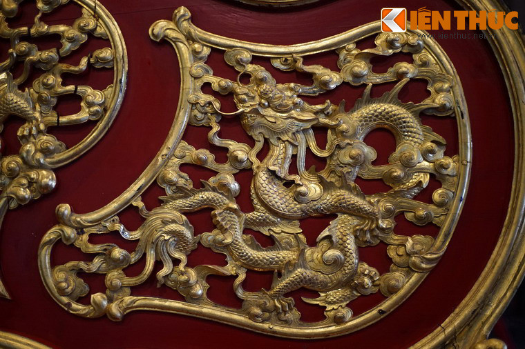 Có thể nói, chiếc long sàng phản ánh khá rõ lối sống của vua Khải Định, một vị vua Việt rất chuộng các giá trị tân thời phương Tây.