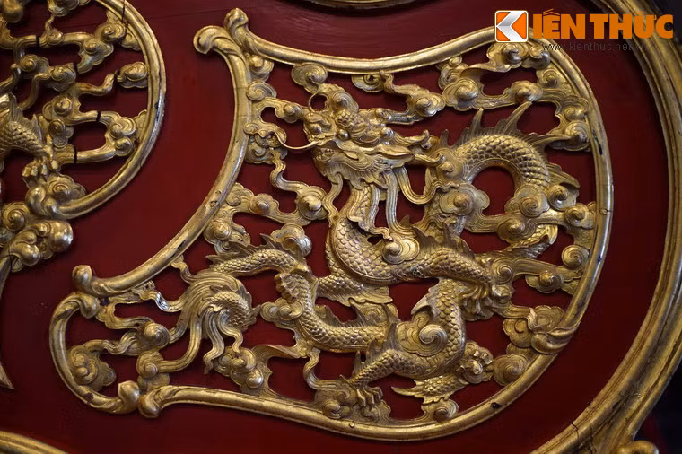 Có thể nói, chiếc long sàng phản ánh khá rõ lối sống của vua Khải Định, một vị vua Việt rất chuộng các giá trị tân thời phương Tây.