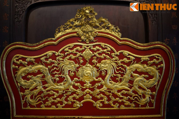 Hình tượng chủ đạo là hình tượng rồng - biểu tượng cho quyền lực của vua, được thể hiện với nhiều dáng vẻ phong phú.