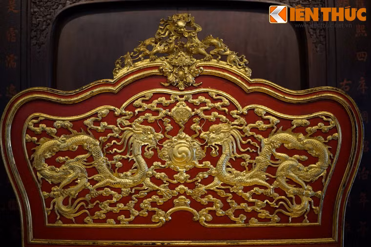 Hình tượng chủ đạo là hình tượng rồng - biểu tượng cho quyền lực của vua, được thể hiện với nhiều dáng vẻ phong phú.