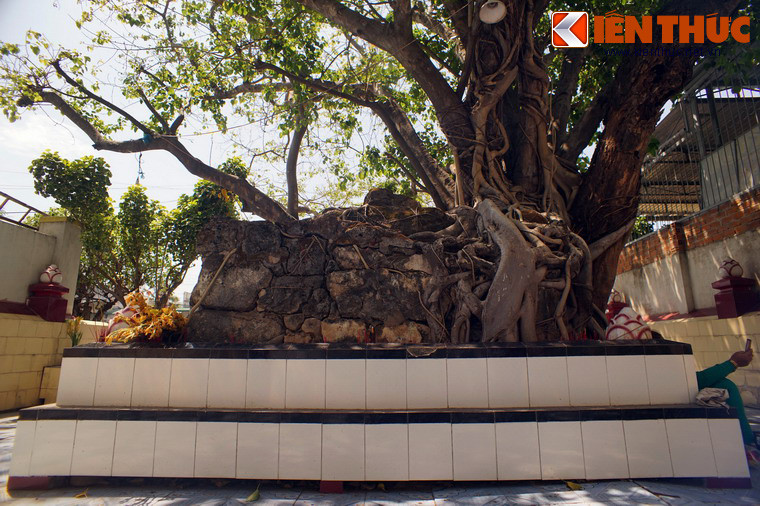 Cho đến nay, xung quanh ngôi mộ Tướng Quân vẫn tồn tại nhiều giai thoại đầy màu sắc kỳ bí.