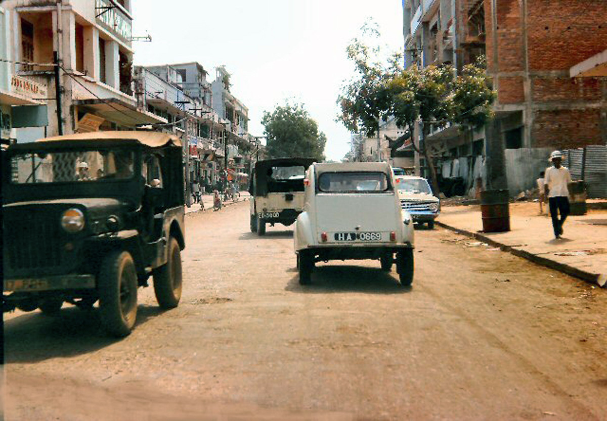 Trên đường Độc Lập, thị xã Nha Trang thập niên 1960. Ảnh: 459thsignal.org.