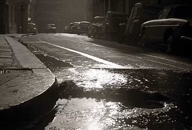 Một con đường ở Paris buổi sáng sớm. Ảnh: JAYL38 Flickr.