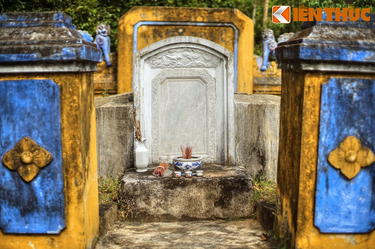 Ngược dòng lịch sử, Đào Tấn (1845 – 1907), tự là Chỉ Thúc, hiệu là Tô Giang và Mộng Mai, biệt hiệu là Tiểu Linh Phong Mai Tăng hoặc Mai Tăng. Ông là vị quan thanh liêm thời nhà Nguyễn, đã từng giữ chức vụ Tổng đốc An – Tĩnh (Nghệ An – Hà Tĩnh), Công Bộ Thượng thư.