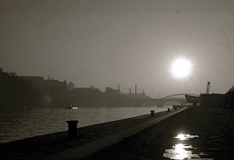 Khung cảnh ở bến Saint-Bernard. Ảnh: JAYL38 Flickr.